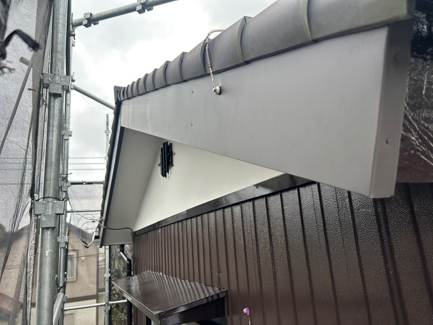 破風板板金巻き